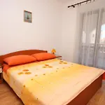 Apartment With Parking Space - 6452 Vodice