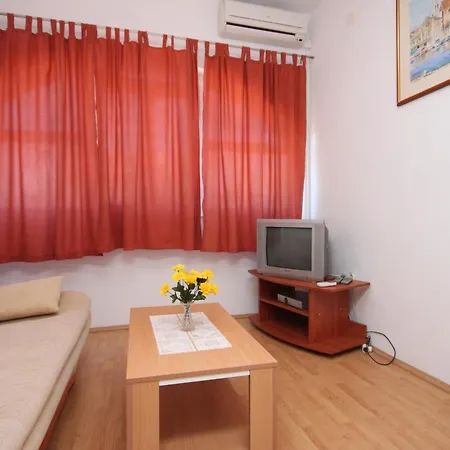 Apartment With Parking Space - 6452 Vodice