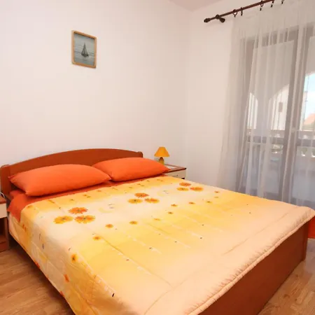 Apartment With Parking Space - 6452 Vodice