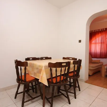 Apartment With Parking Space - 6452 Vodice