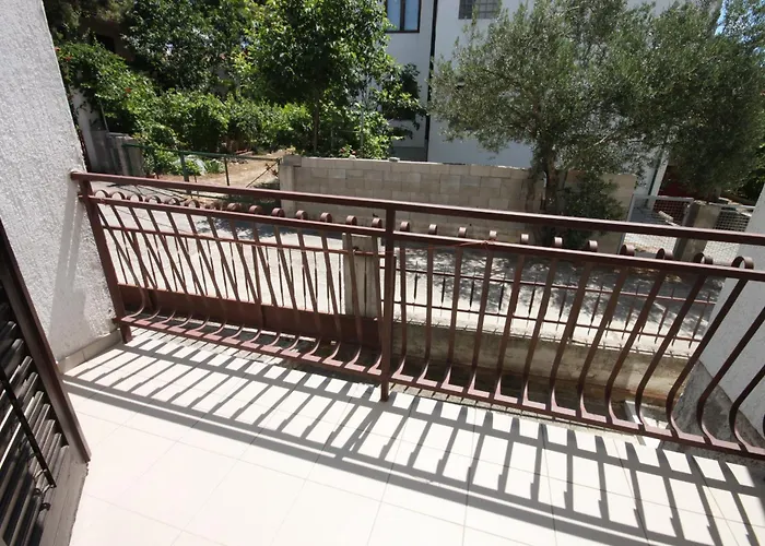 With Parking Space - 6452 Daire Vodice